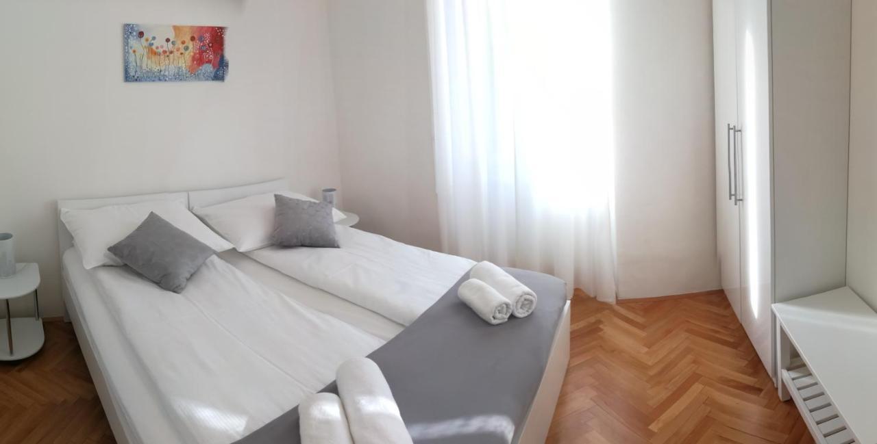 Apartments B&M Sežana エクステリア 写真