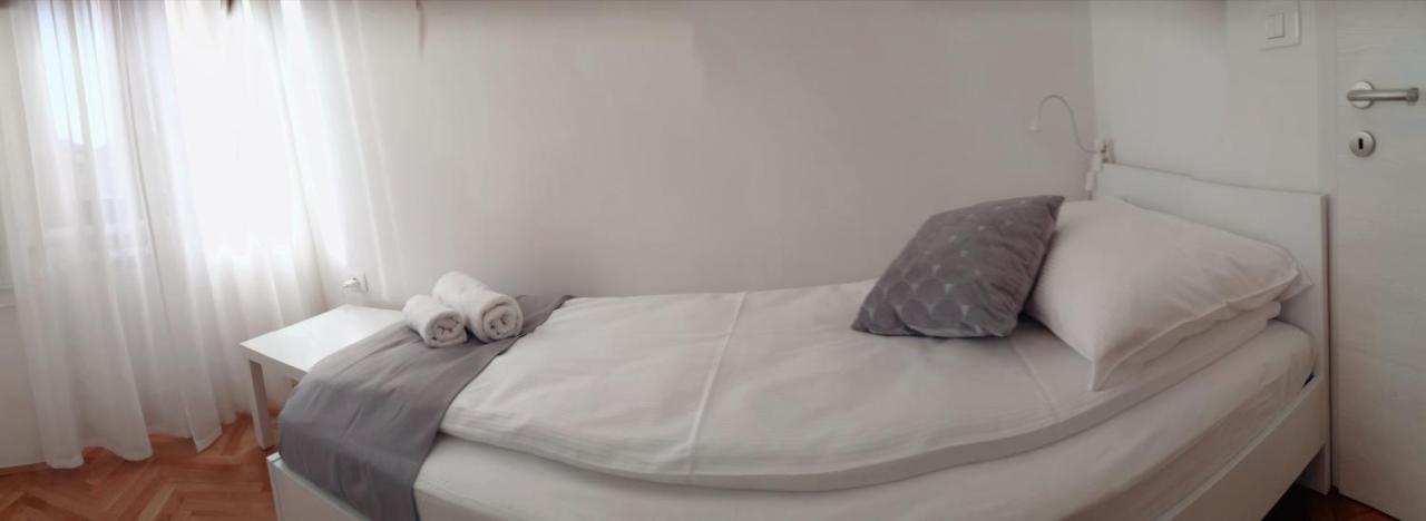 Apartments B&M Sežana エクステリア 写真