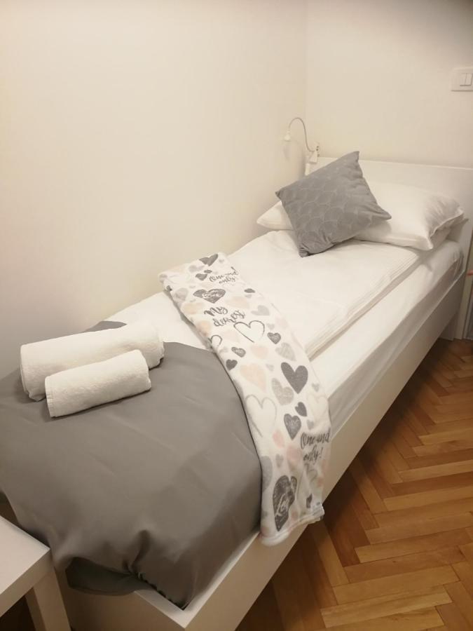 Apartments B&M Sežana エクステリア 写真