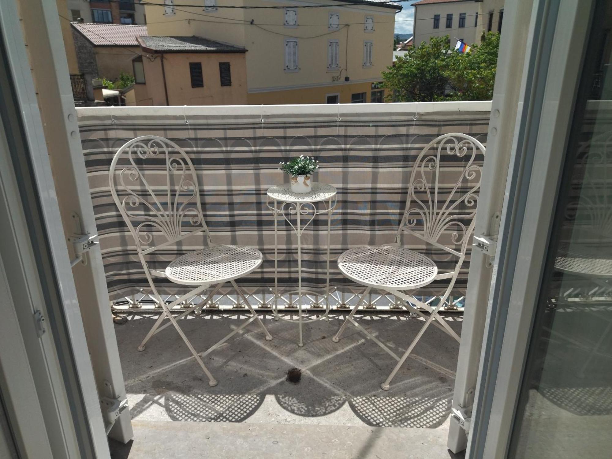 Apartments B&M Sežana エクステリア 写真